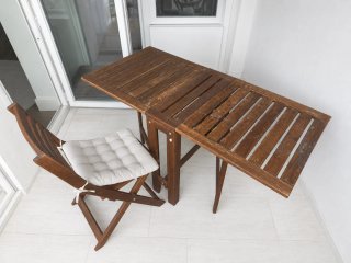 Mesa y 2 sillas de terraza madera
