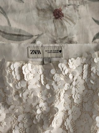 Mini Falda Zara lentejuelas flores Talla S