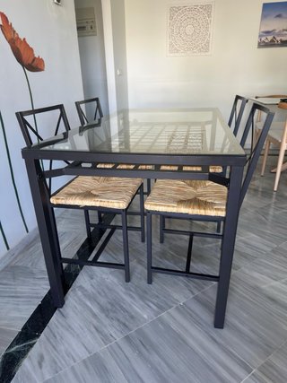 Mesa comedor cristal y metal y 4 sillas Ikea