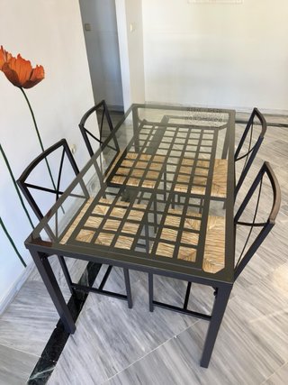 Mesa comedor cristal y metal y 4 sillas Ikea