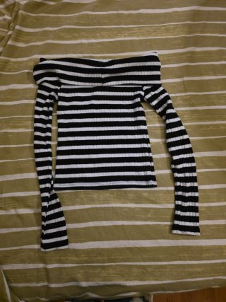 Crop top Stradivarius rayas blanco y negro
