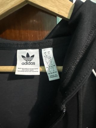 Chaqueta Adidas con capucha negra