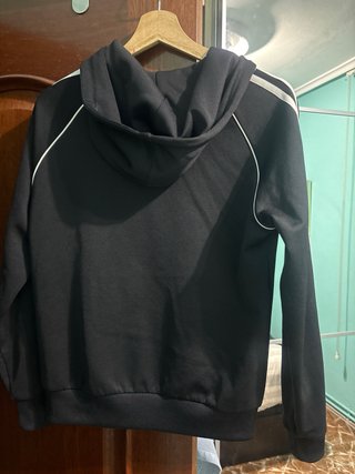Chaqueta Adidas con capucha negra