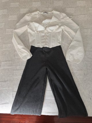 Conjunto Bershka Pantalón y Blusa Talla XS