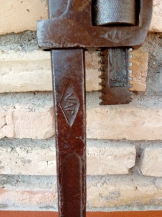 Llave grifa antigua