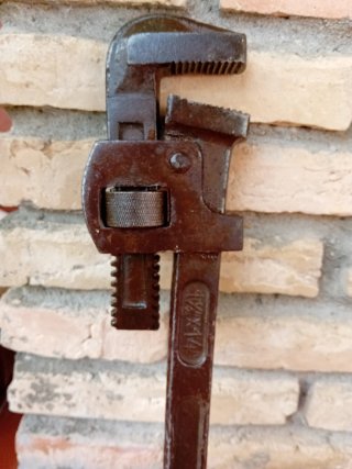 Llave grifa antigua
