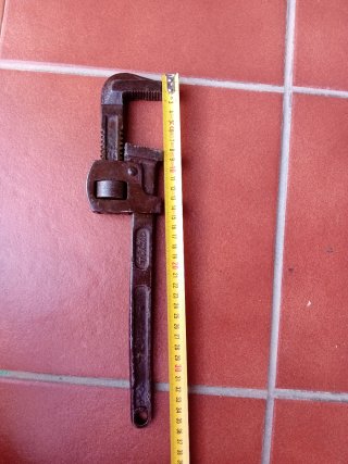 Llave grifa antigua