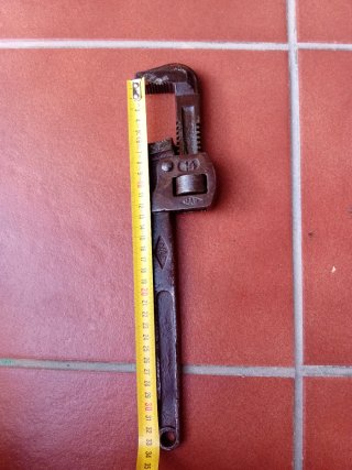 Llave grifa antigua