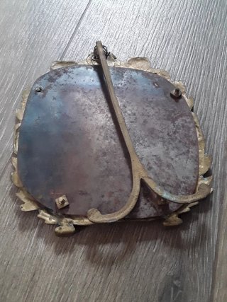 Antiguo marco de bronce decorado