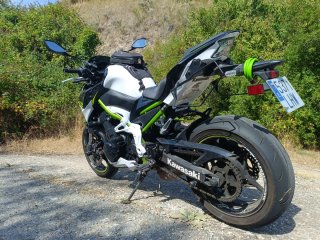 Kawasaki Z900 Negra y Blanca