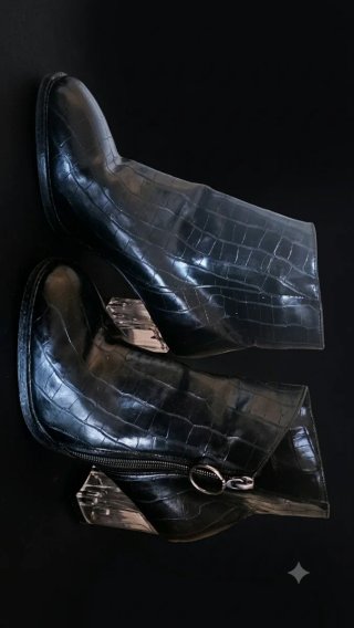 Botines negros con tacón transparente