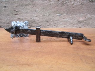Pestillo antiguo forja s. XVII, pomo 13.8 cm.