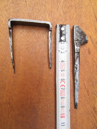 Pestillo antiguo forja s. XVII, pomo 13.8 cm.