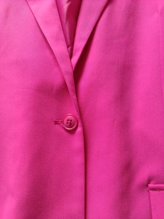 Chaqueta VERO MODA fucsia con etiqueta