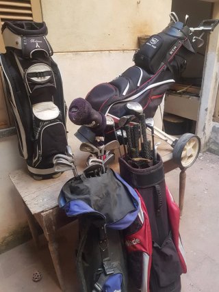 Bolsa de palos de golf con palos