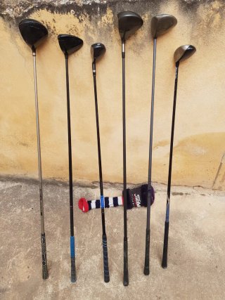 Bolsa de palos de golf con palos