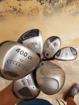 Bolsa de palos de golf con palos