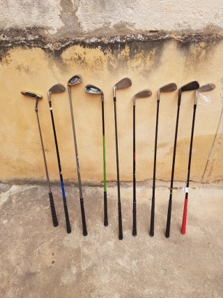 Bolsa de palos de golf con palos