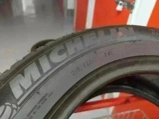 215 60 R17 96V Michelin - 1 neumático +90%