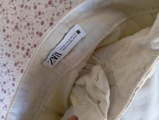 Pantalón Zara botones beige
