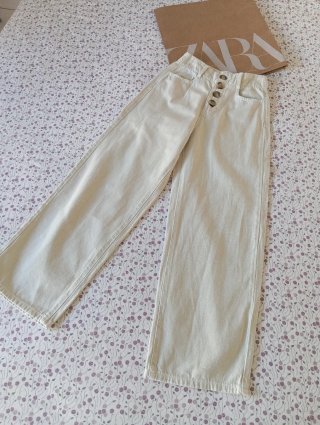 Pantalón Zara botones beige