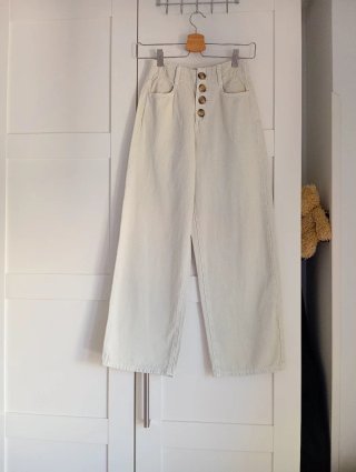 Pantalón Zara botones beige