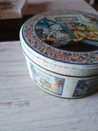 Caja metálica antigua ositos y caballito