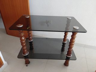 Mesa auxiliar cristal y madera