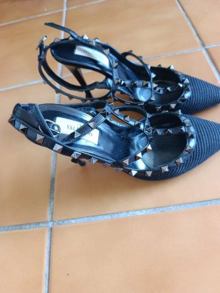 Tacones Valentino Negros Tachuelas