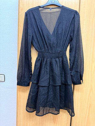 Vestido negro manga larga volantes