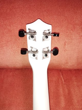 Ukelele blanco