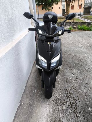 Moto Eléctrica Scooter Negra