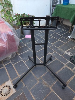 Soporte TV con Ruedas