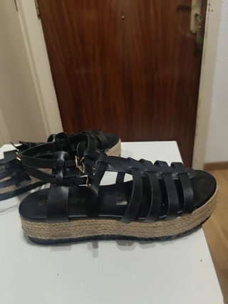 Sandalias negras plataforma esparto