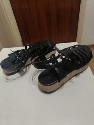 Sandalias negras plataforma esparto