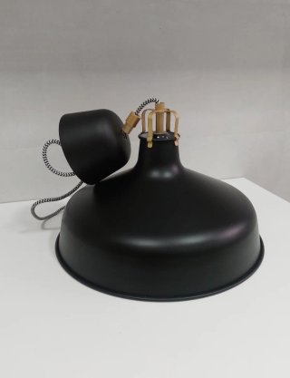 Lámpara de techo Ikea negra y dorada