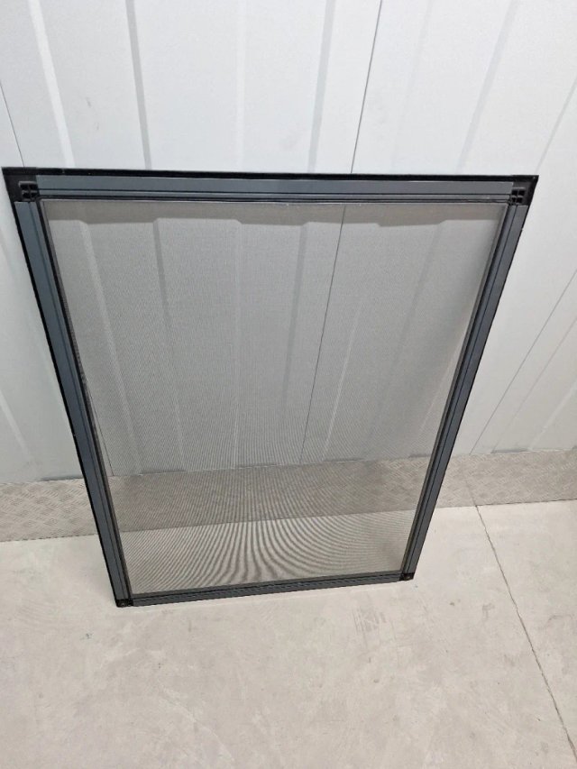 Mosquitera para ventana gris