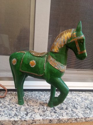 Caballo decorativo madera verde y dorado