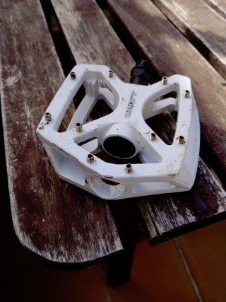 Pedali bici ON OFF bianchi