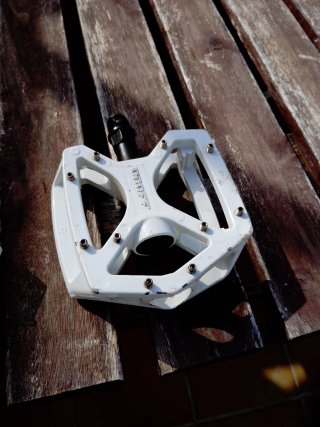 Pedali bici ON OFF bianchi
