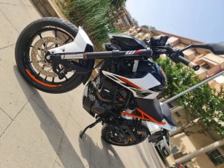 KTM 125 Duke NAKED Blanca y Naranja