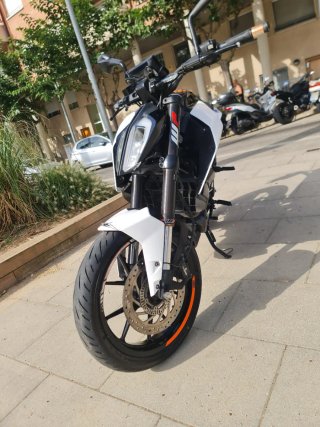 KTM 125 Duke NAKED Blanca y Naranja