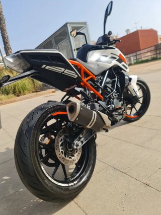 KTM 125 Duke NAKED Blanca y Naranja