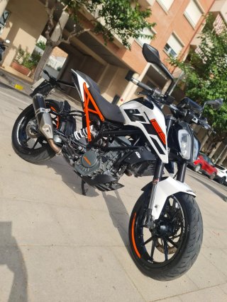 KTM 125 Duke NAKED Blanca y Naranja