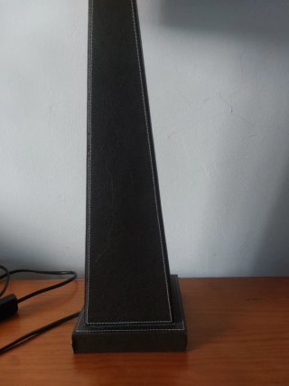 Lámpara de mesa moderna