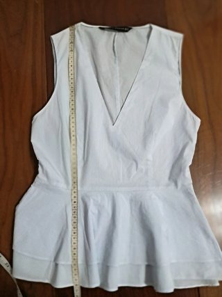 Blusa blanca de rayas  con volantes