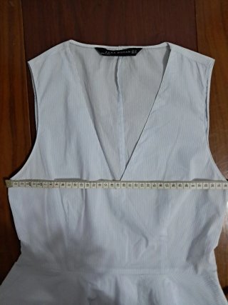 Blusa blanca de rayas  con volantes