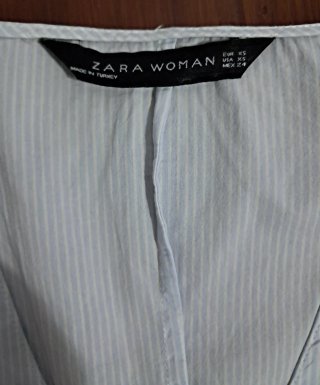 Blusa blanca de rayas  con volantes