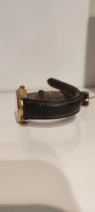 Reloj Lip Clásico Dorado y Negro