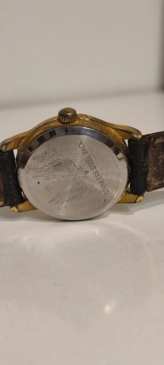 Reloj Lip Clásico Dorado y Negro
